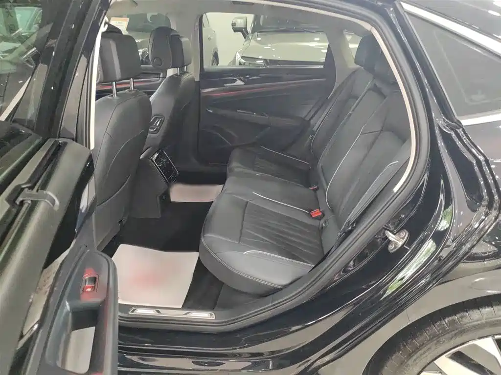 Volkswagen Passat 2023 Facelift 330TSI Luxury Edition фото 16