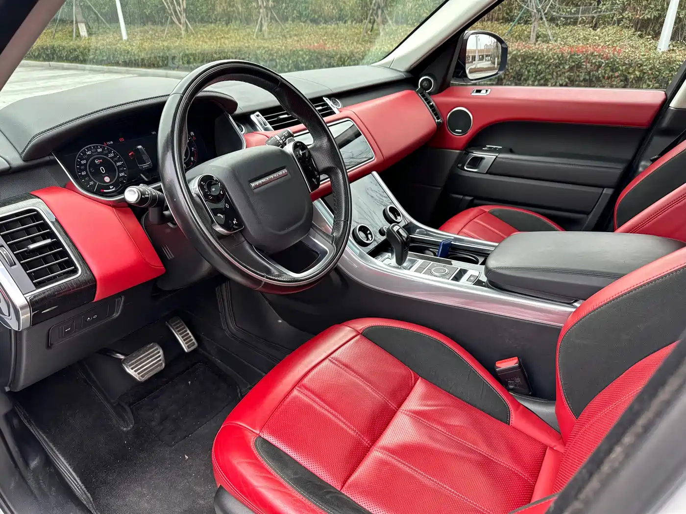 Land Rover Range Rover Sport 2021 3.0 L6 Gloss Black Edition фото 9