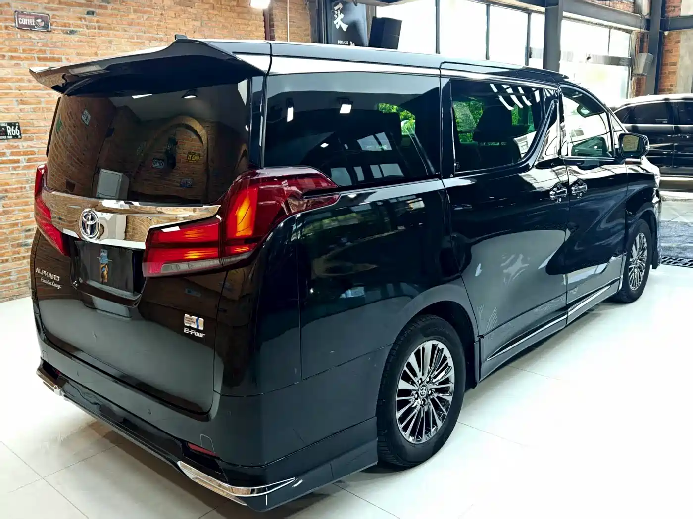 Toyota Vellfire 2020 Twin Engine 2.5L HV Premium Edition фото 8