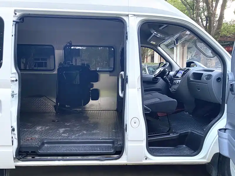SAIC Maxus Xintu V80 2019 Model 2.5T Classic 6-speed manual Aoyuntong short wheelbase ultra-low roof 5/6-seater фото 12