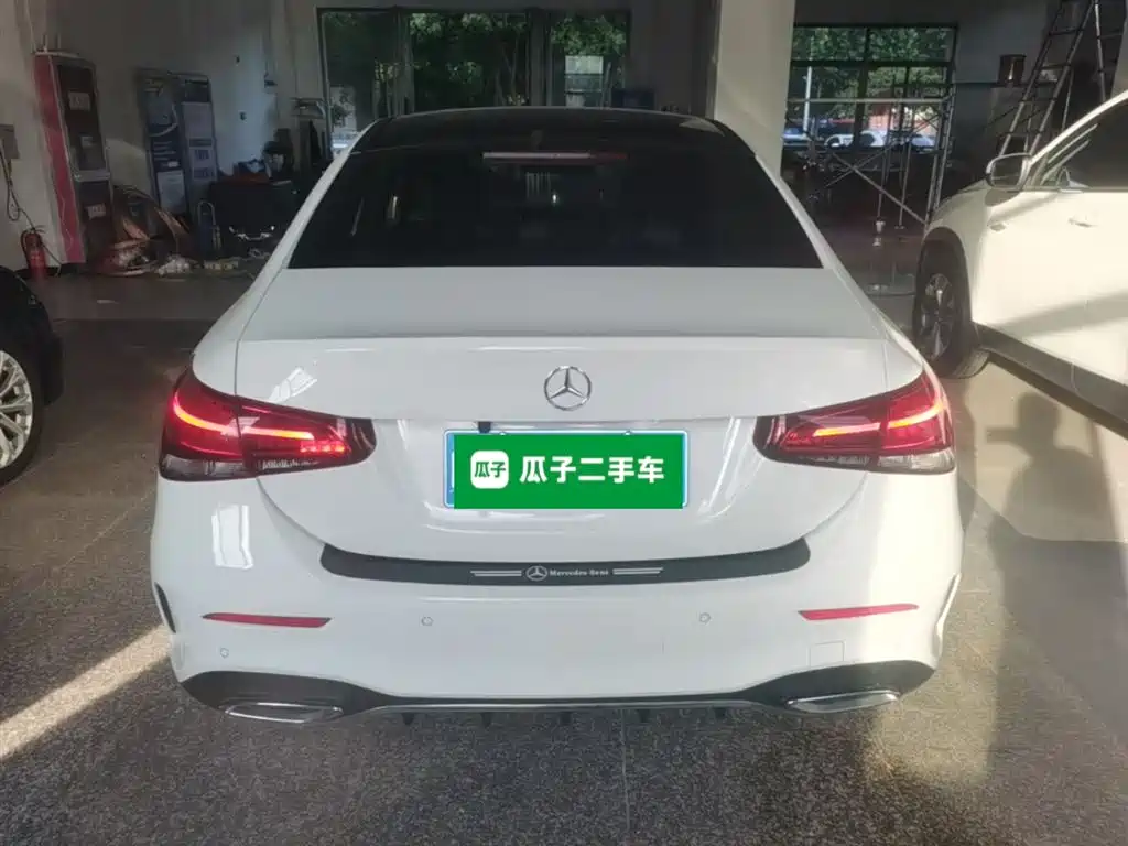 Mercedes-Benz A-Class 2019 A 180 L Sport Sedan фото 6