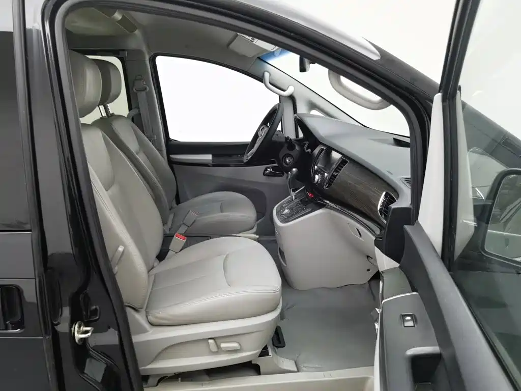JAC Refine M5 2015 2013 2.0T Petrol Automatic Official Edition