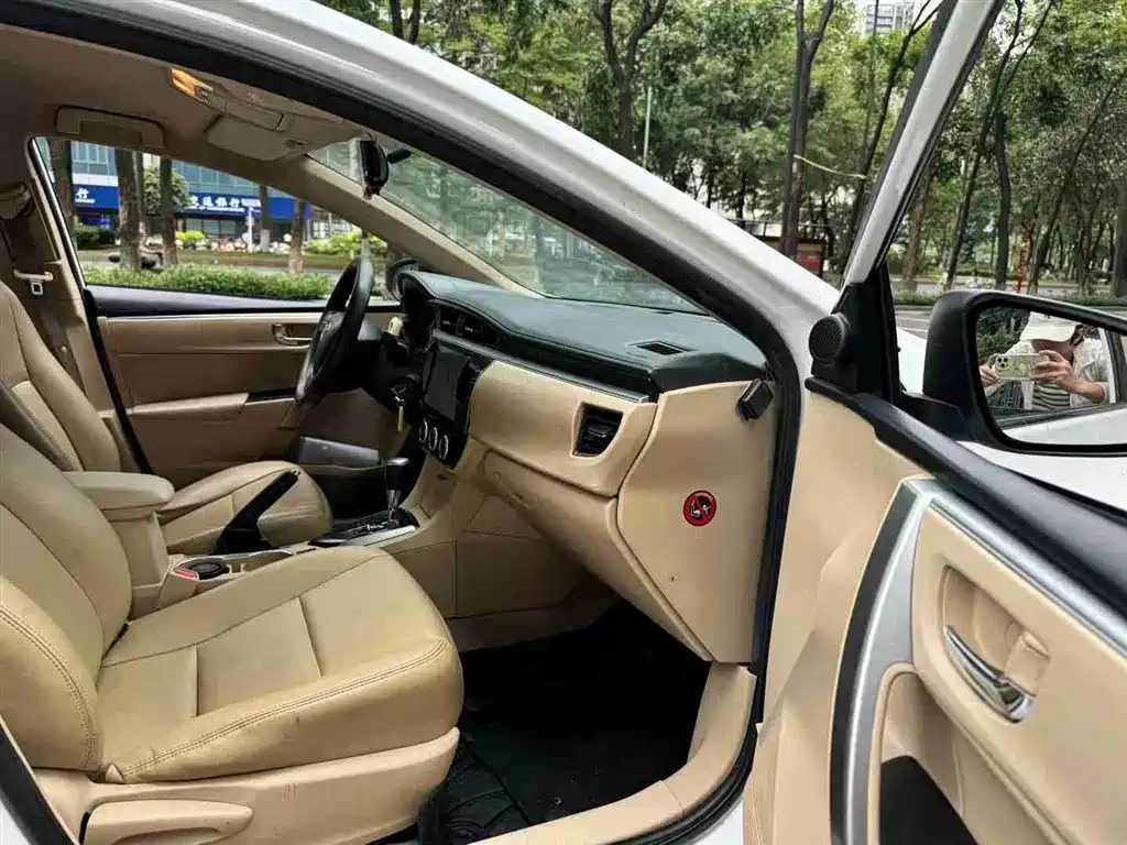 Toyota Corolla 2014 1.6L CVT GL фото 8