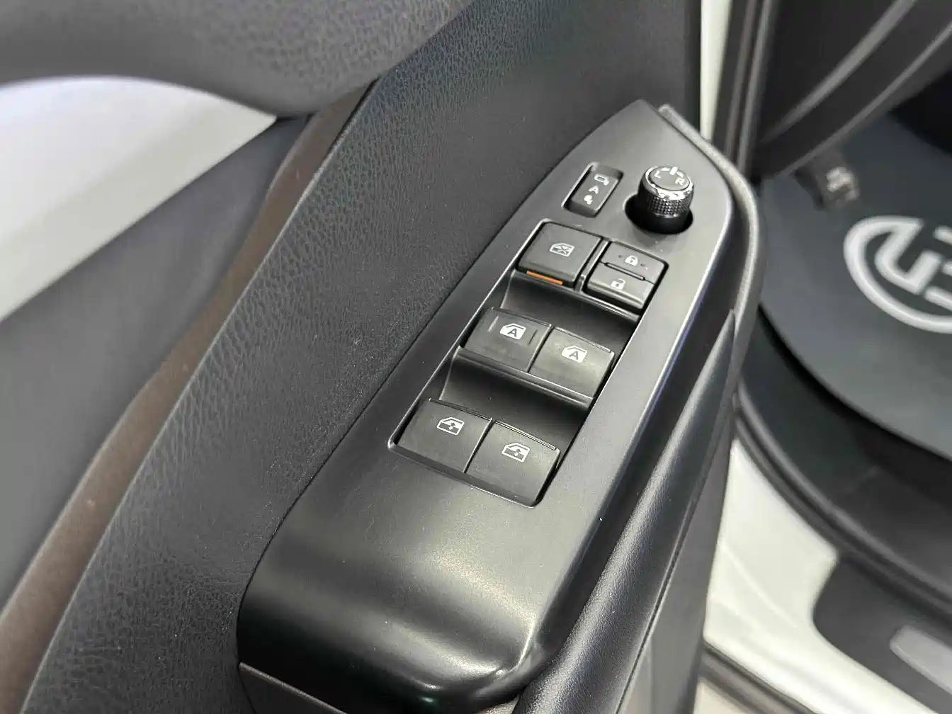 Toyota Highlander 2018 2.0T 4WD Luxury 7-seater China VI фото 7