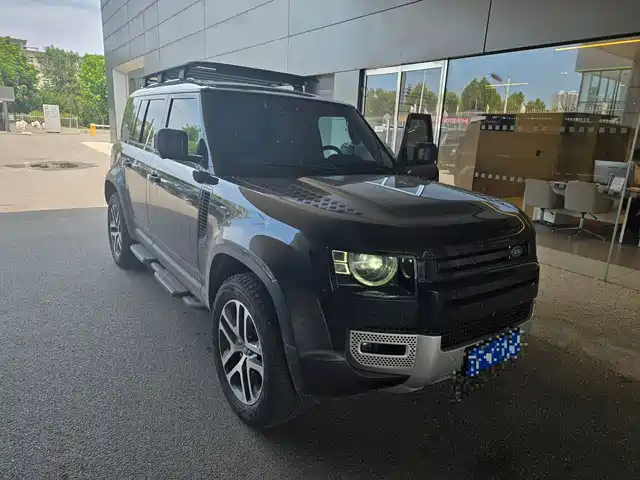 Land Rover Defender 2025