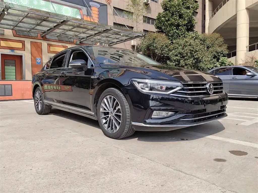 Volkswagen Magotan 2020 330TSI DSG Luxury фото 3