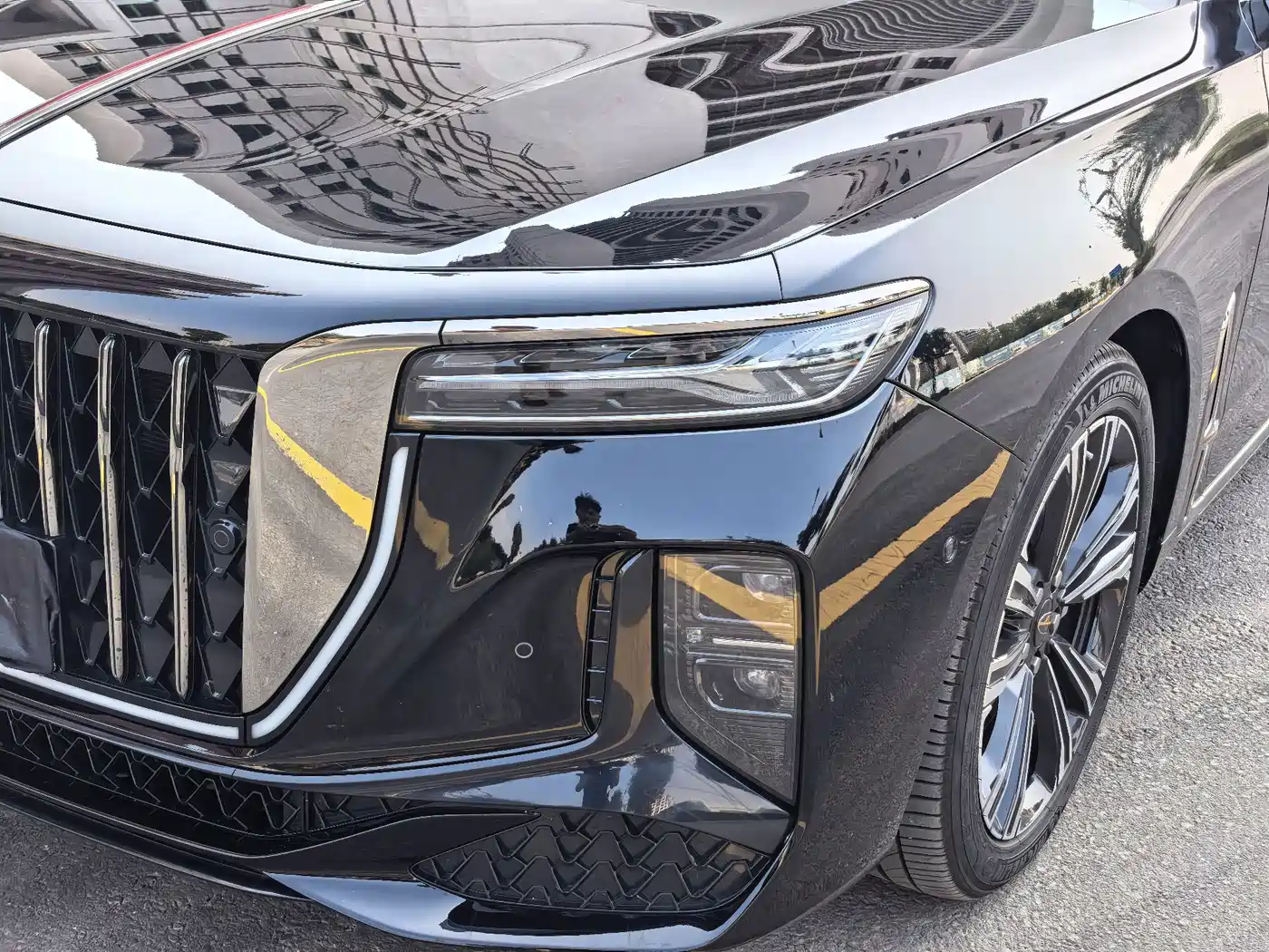 Фото 11 - Hongqi H9