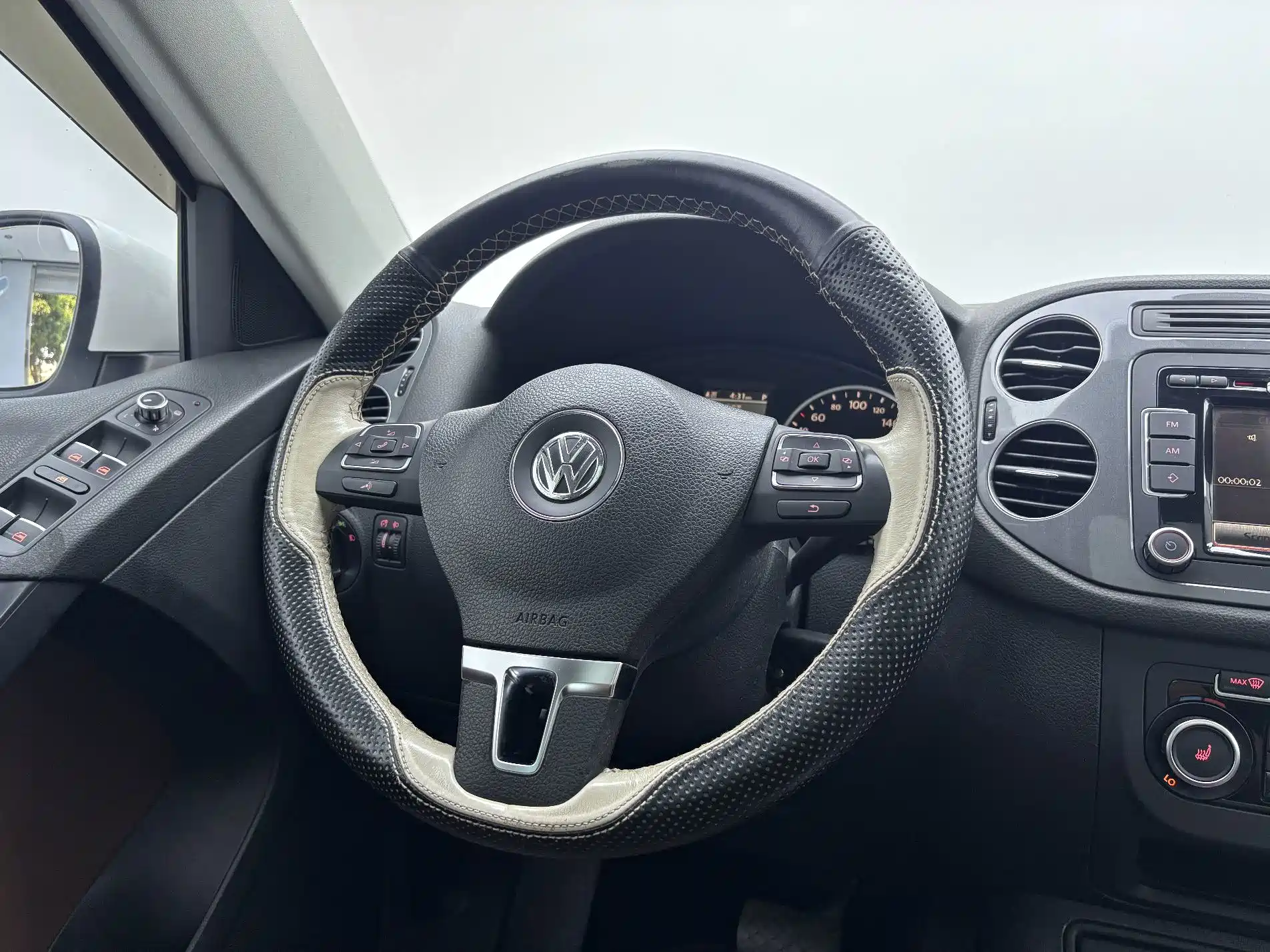 صورة 9 - Volkswagen Tiguan