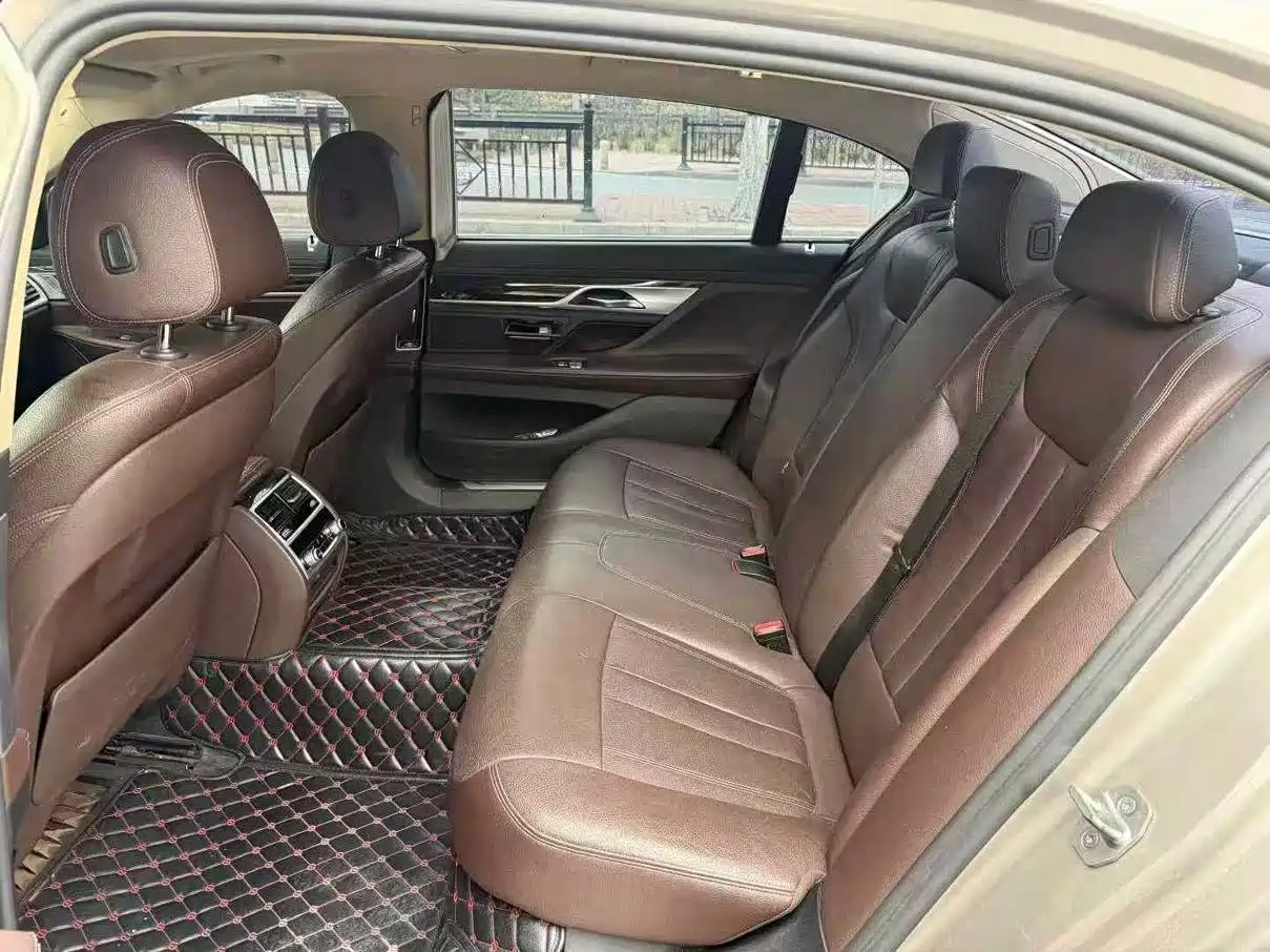 BMW 7 Series 2016 730Li Leading фото 7