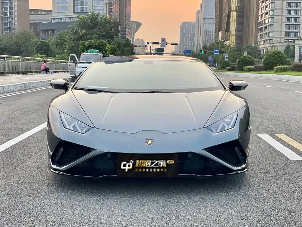 LAMBORGHINI HURACÁN