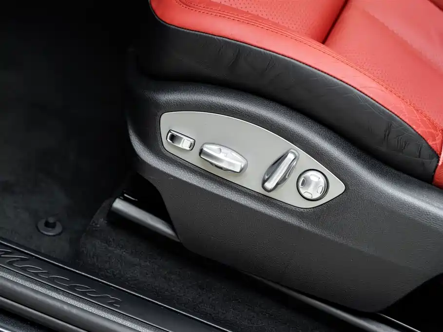 Porsche Macan 2018 Macan 2.0T фото 17