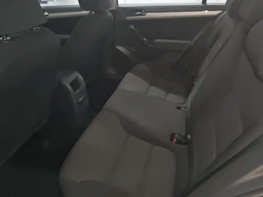Volkswagen Sagitar 2018 1.6L Manual Fashion фото 11