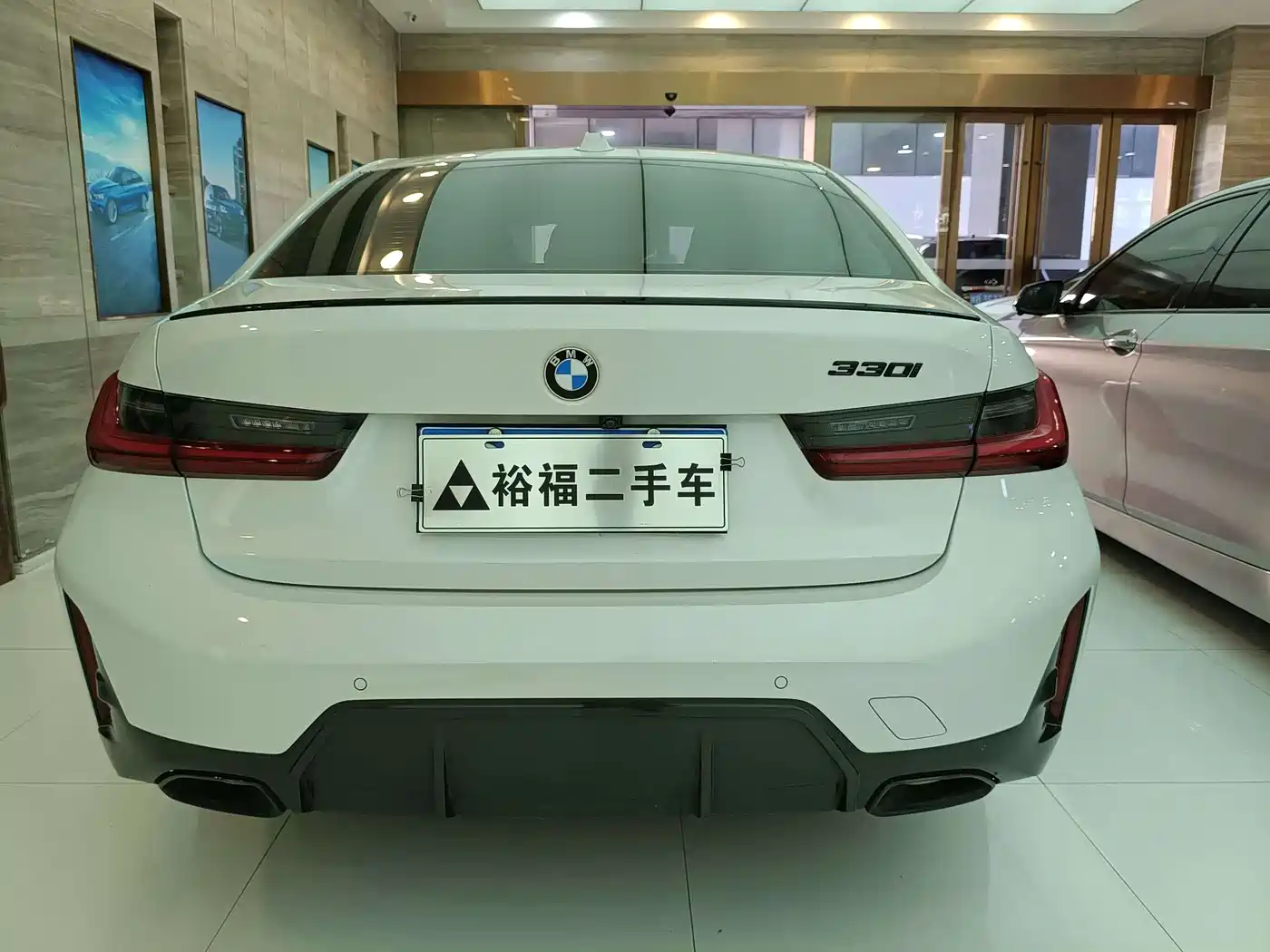 BMW 3 Series 2023 325i M Sport Black Night Package фото 5