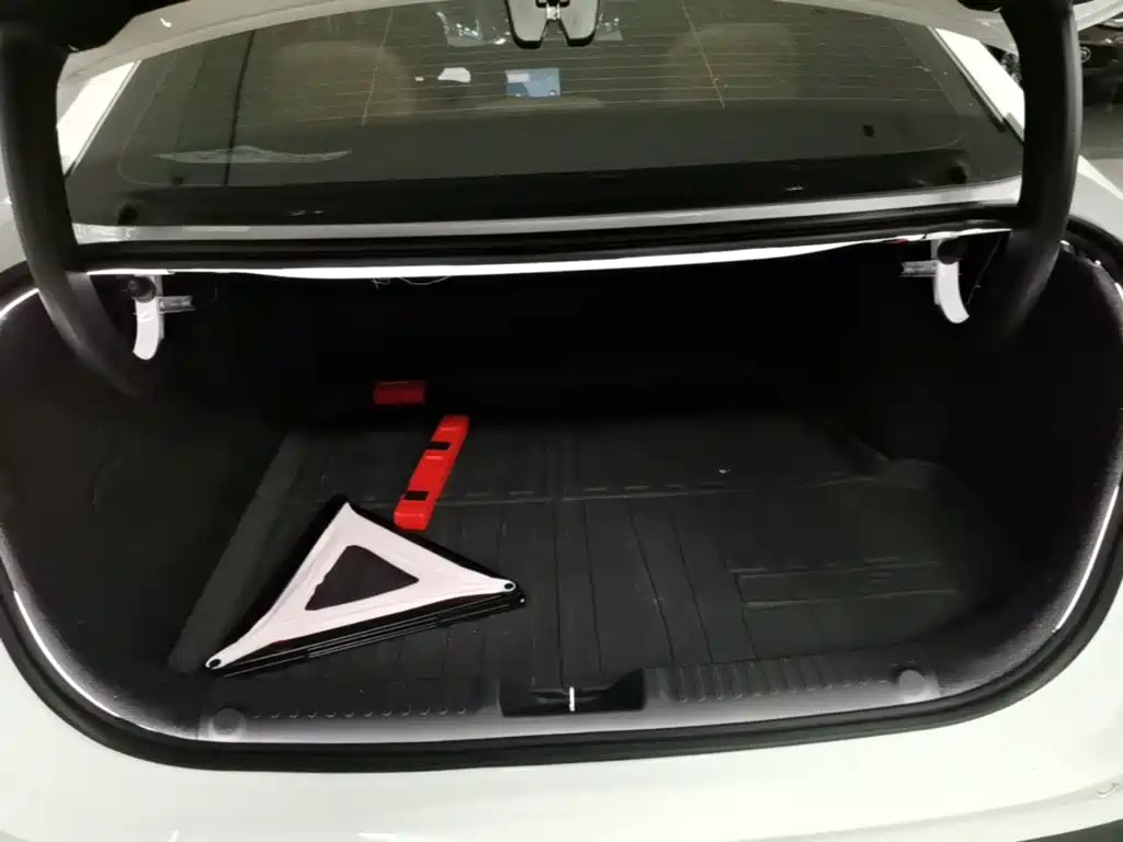 Geely Galaxy Galaxy L6 2025 2024 125km PLUS Soaring Dragon Edition