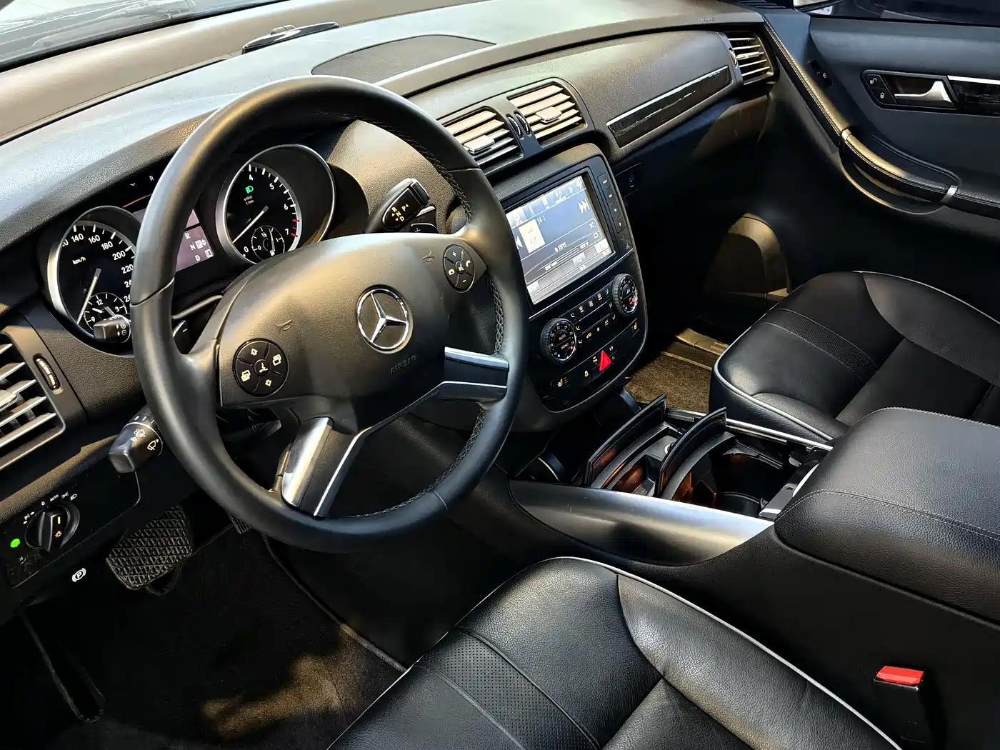 Mercedes-Benz R-Class 2017 R 320 4MATIC Business Collector's Edition фото 10