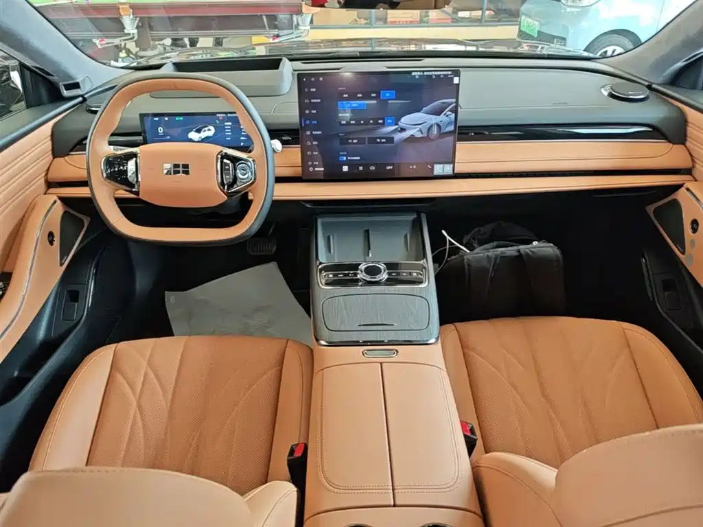Geely Galaxy Galaxy Xingyao 8 2025 130km EM-P Starship Edition фото 10