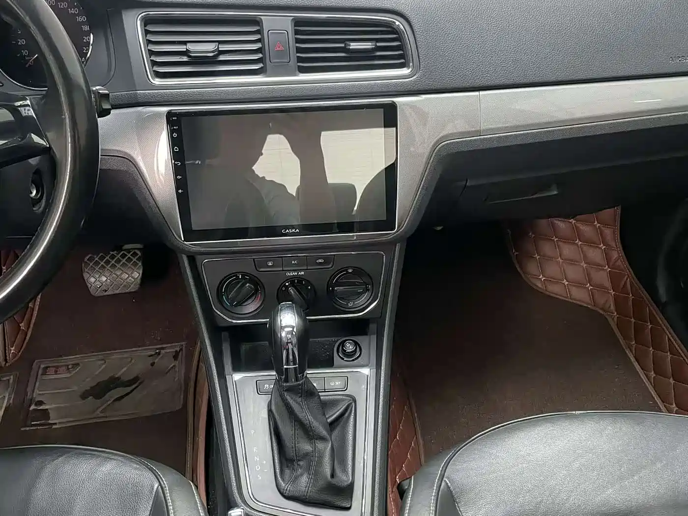 Volkswagen Lavida 2015 1.6L Automatic Comfort Edition фото 7