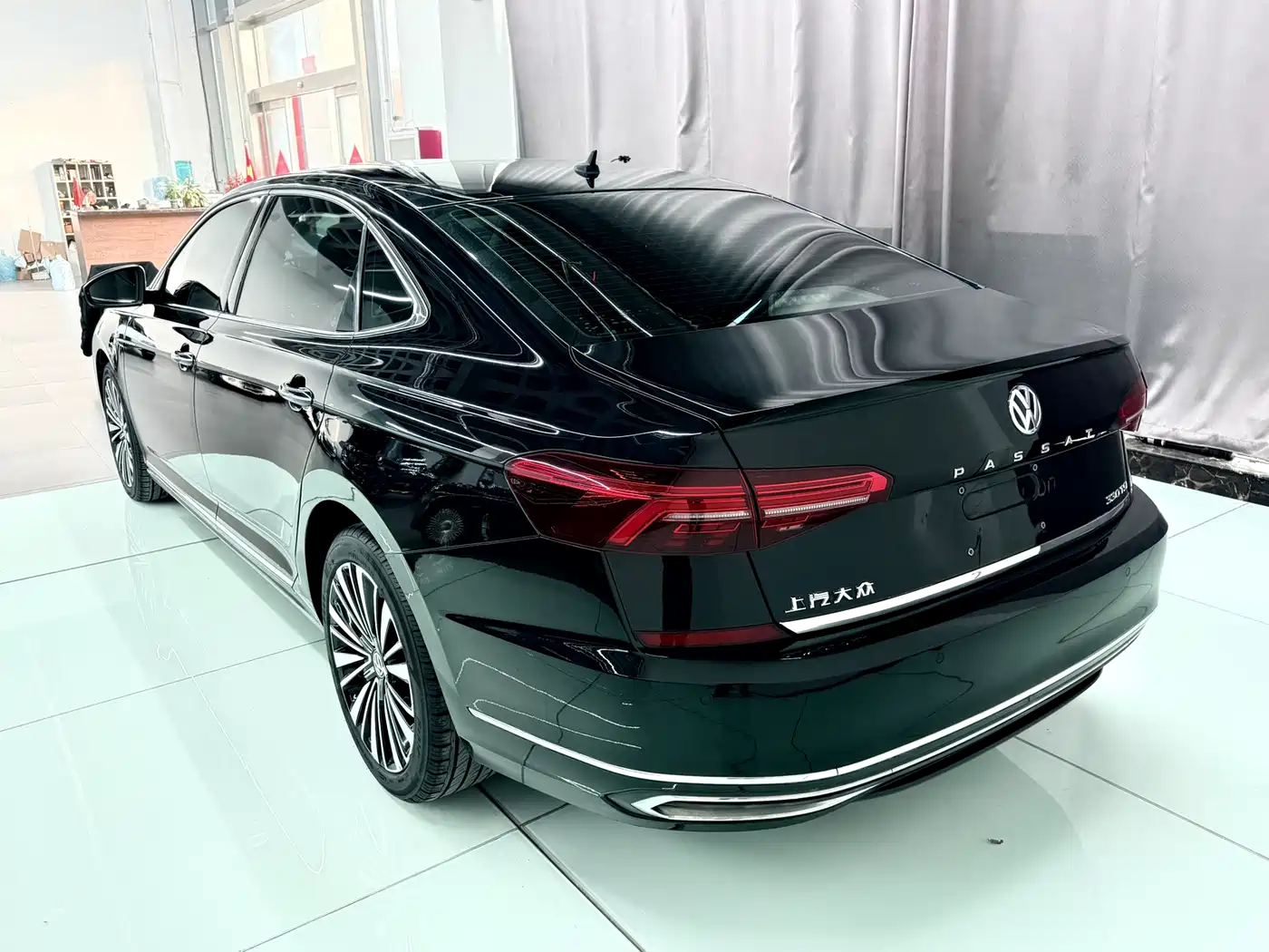 Volkswagen Passat 2020 330TSI Luxury Edition China VI фото 4
