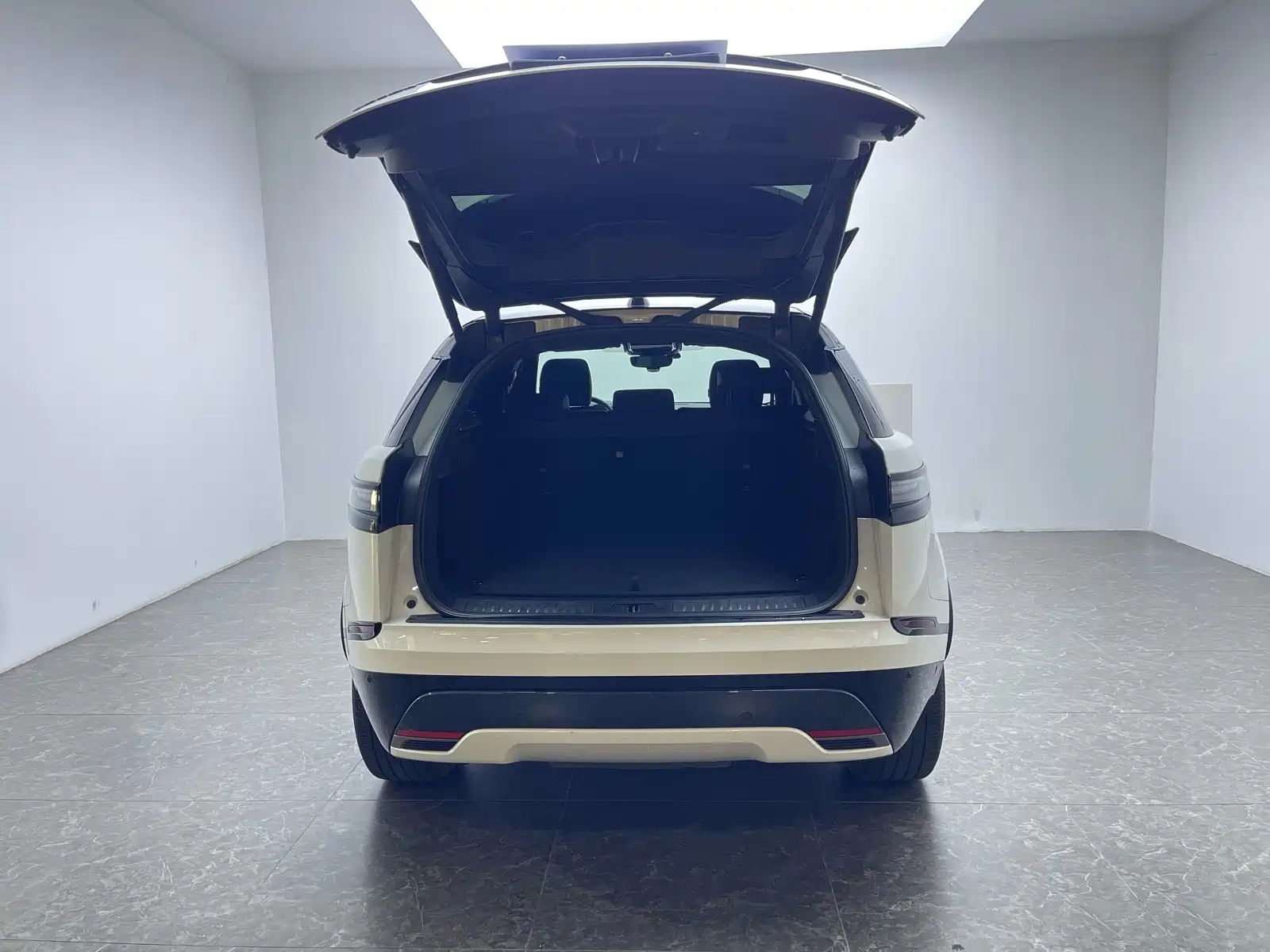 صورة 6 - Land Rover Range Rover Velar