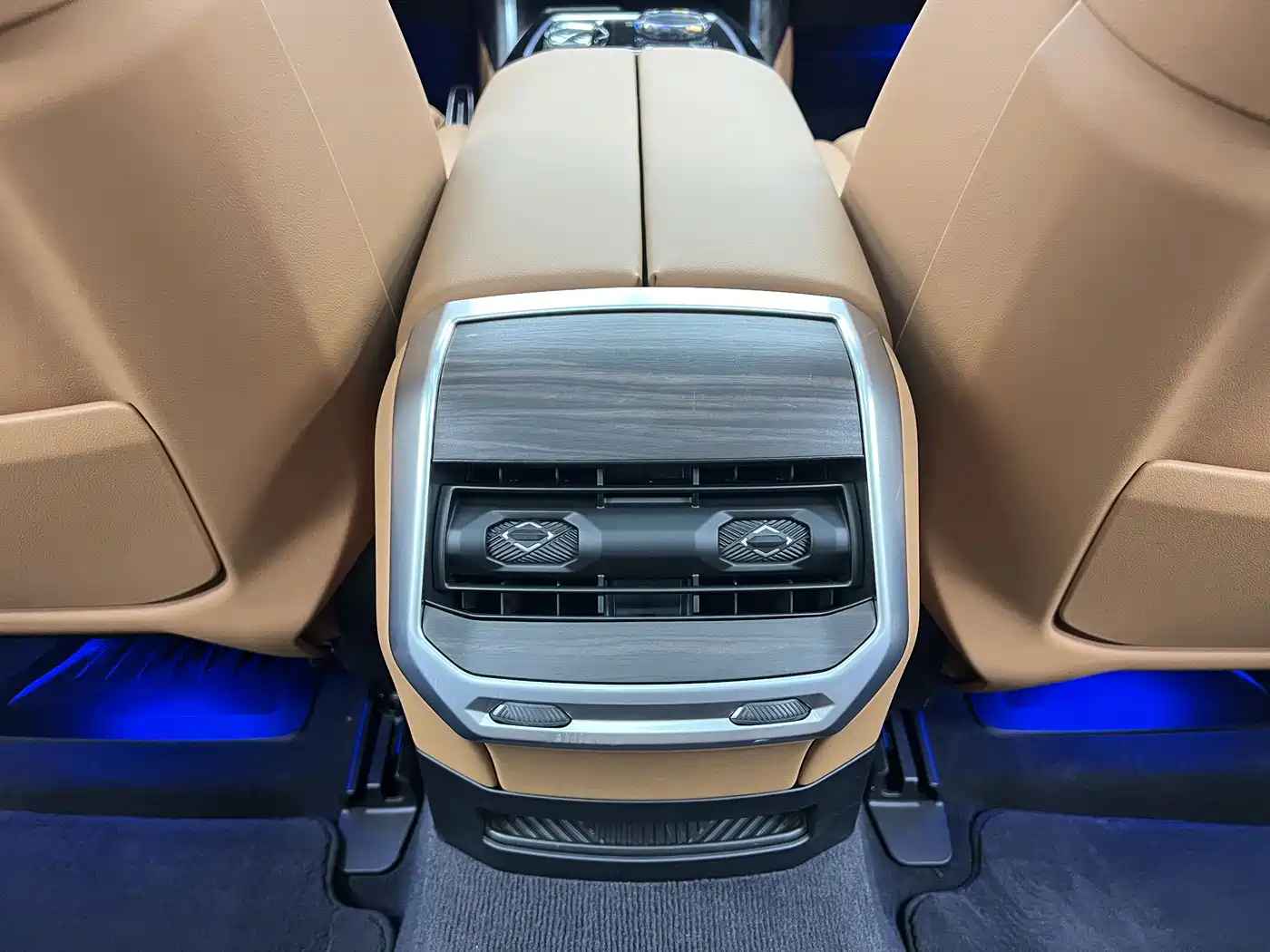 BMW 7 Series 2023 Model 740Li Leading M Sport Package фото 26