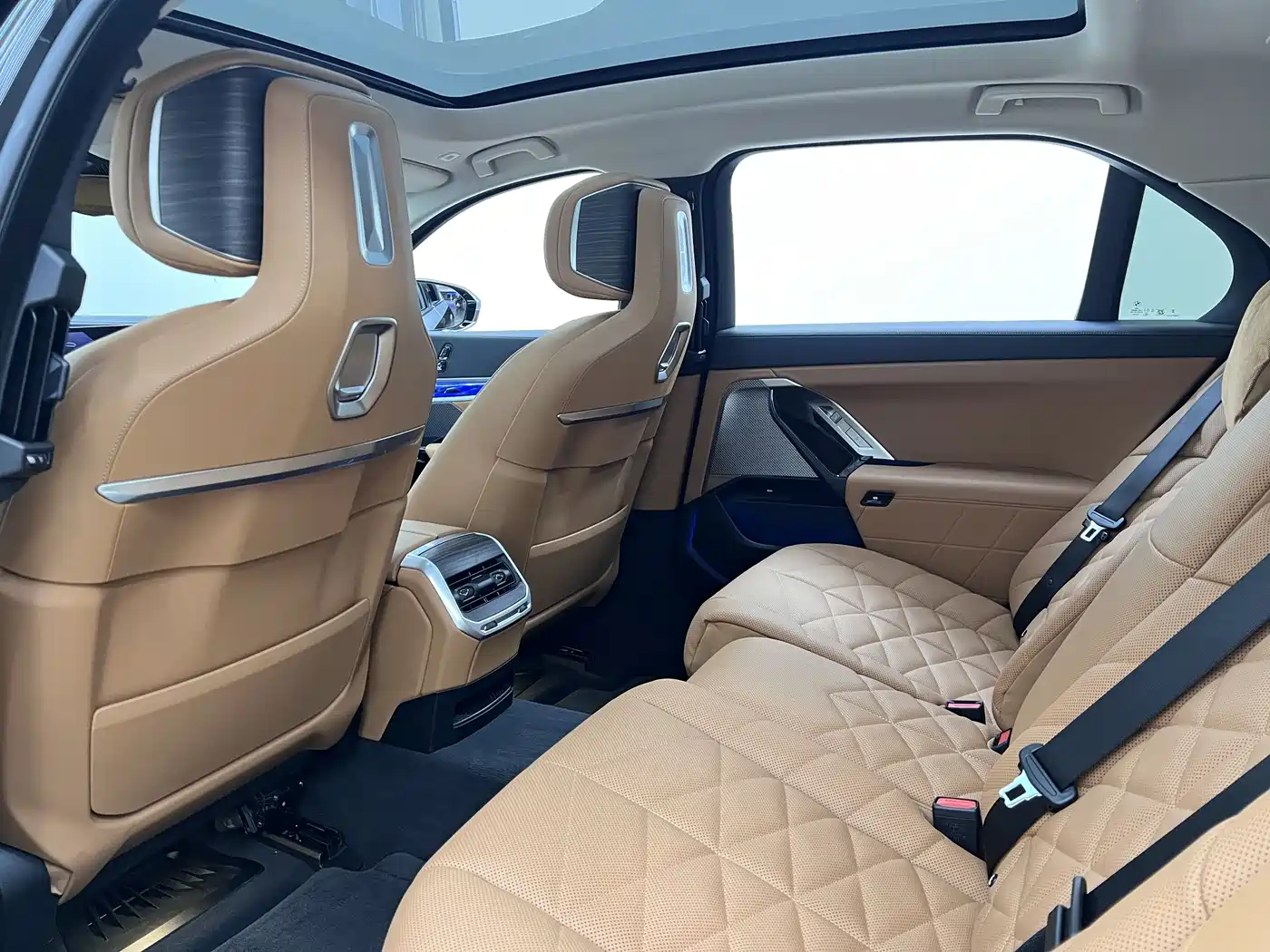 BMW 7 Series 2023 Model 740Li Leading M Sport Package фото 23