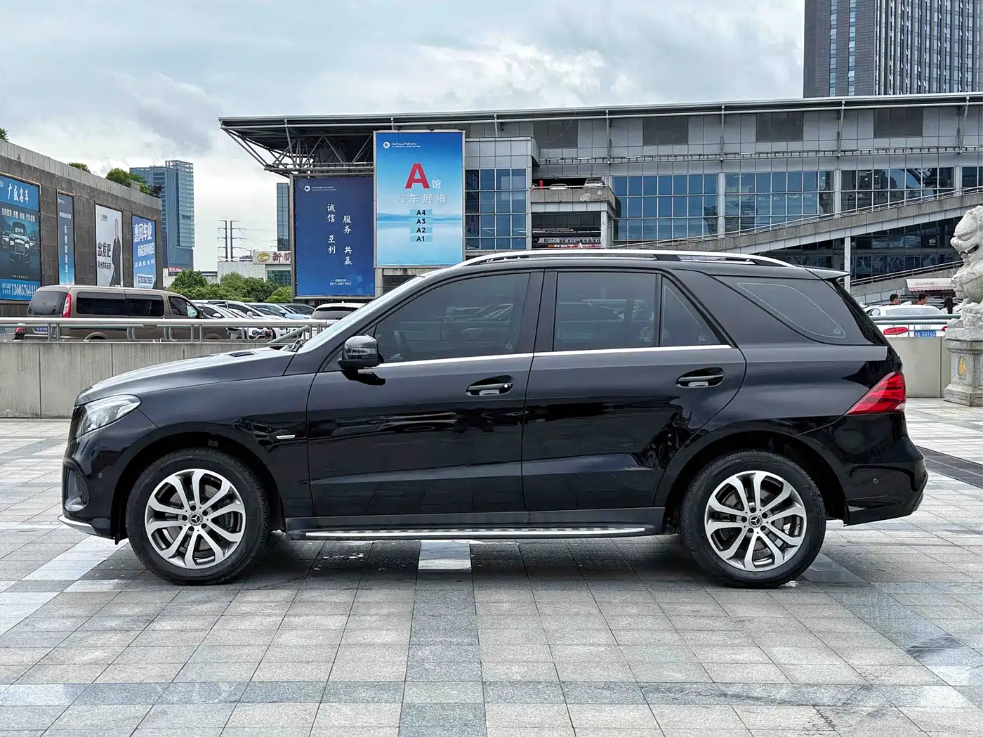 Mercedes-Benz GLE 2018 GLE 320 4MATIC Dynamic Ultimate Edition фото 2