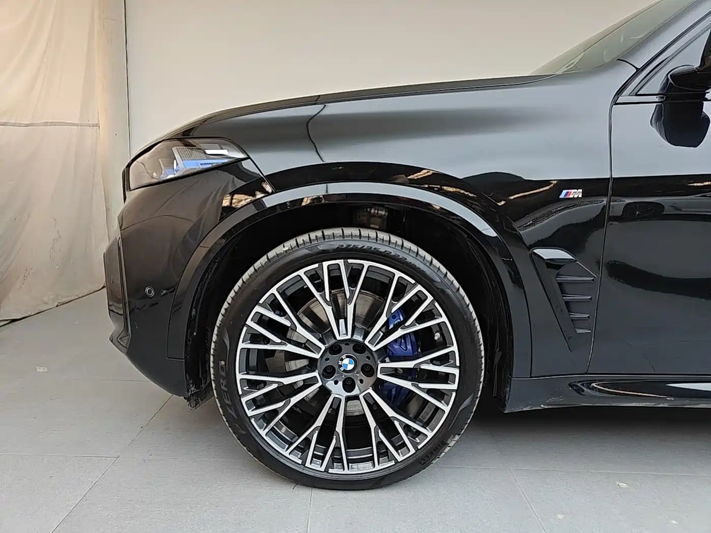 BMW X5 2025 Model xDrive 40Li M Sport Blackout Package фото 4