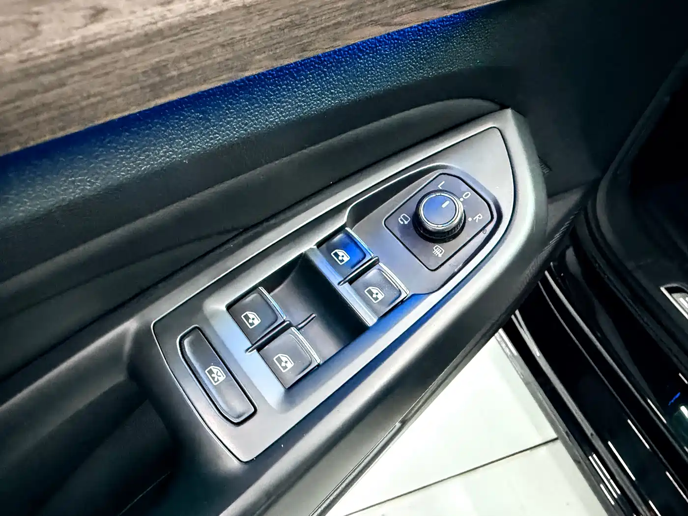 Volkswagen Passat 2020 330TSI Luxury Edition China VI фото 19