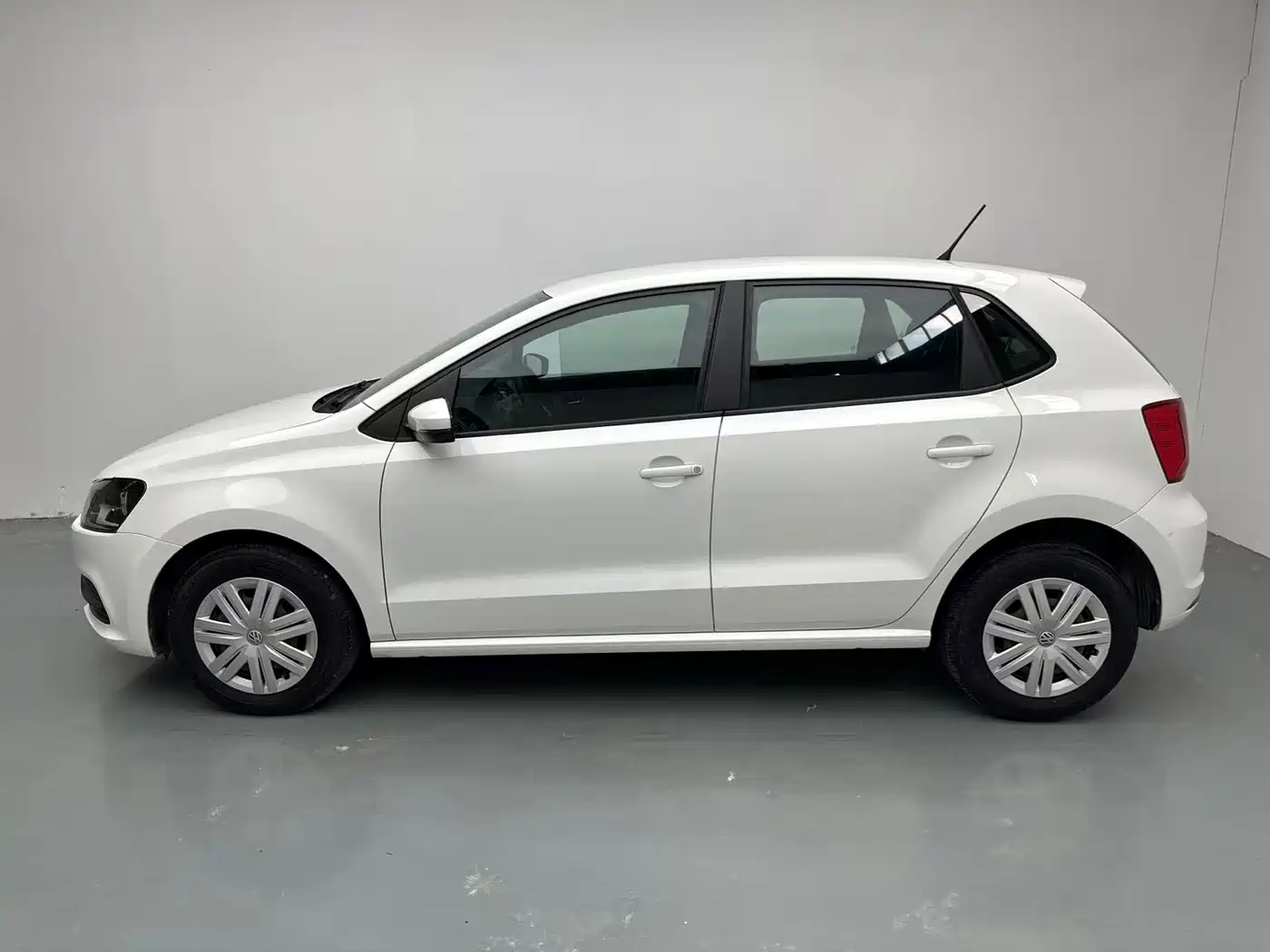 Volkswagen Polo 2018 1.5L Auto Safe Drive фото 3