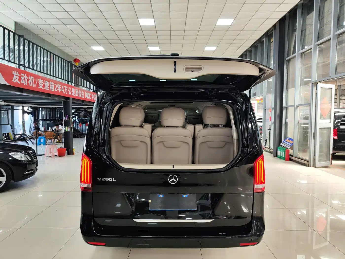 Mercedes-Benz V-Class 2018 V 260 L Premium Long Wheelbase Edition China VI фото 20