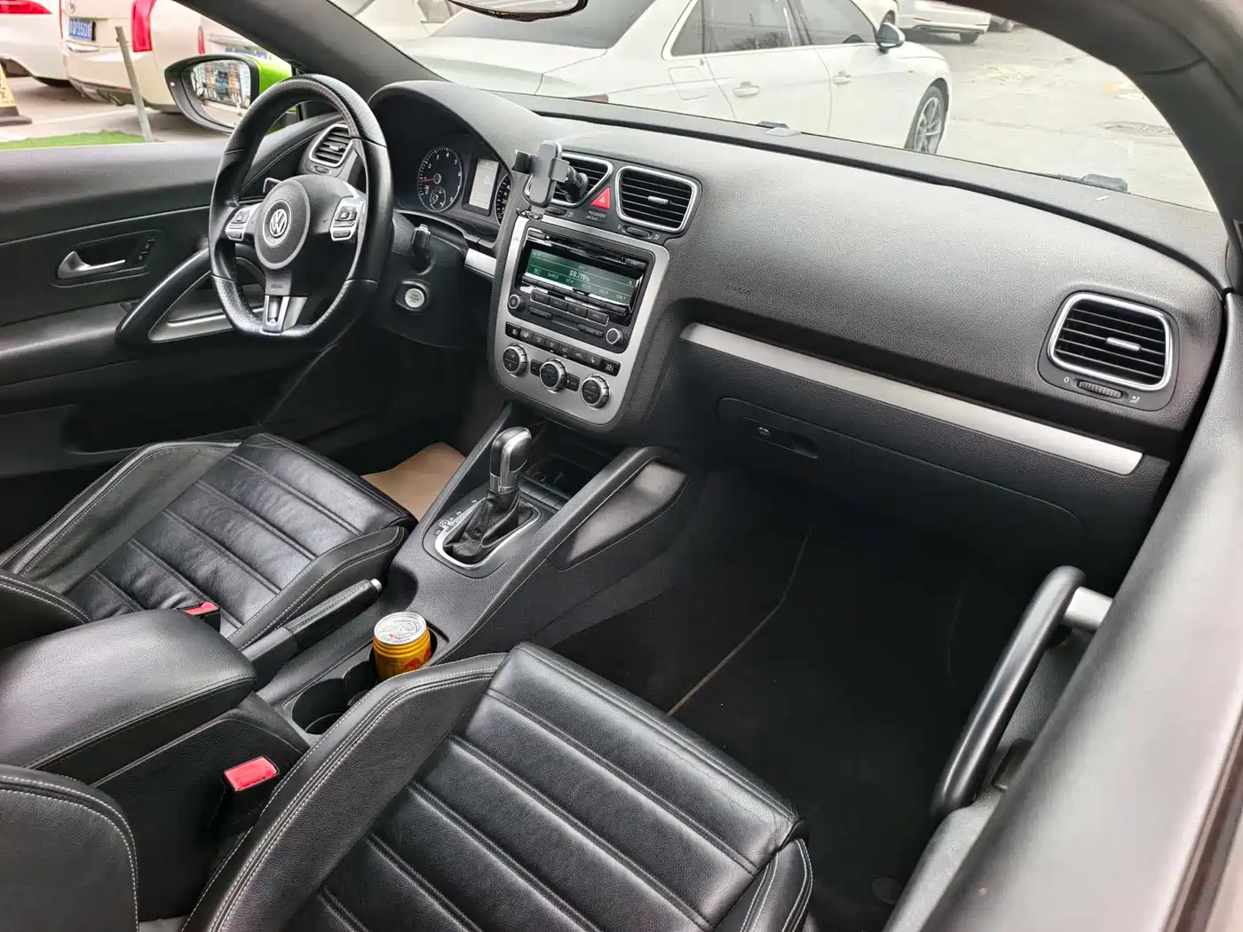 Volkswagen Scirocco 2011 2.0TSI Luxury фото 14