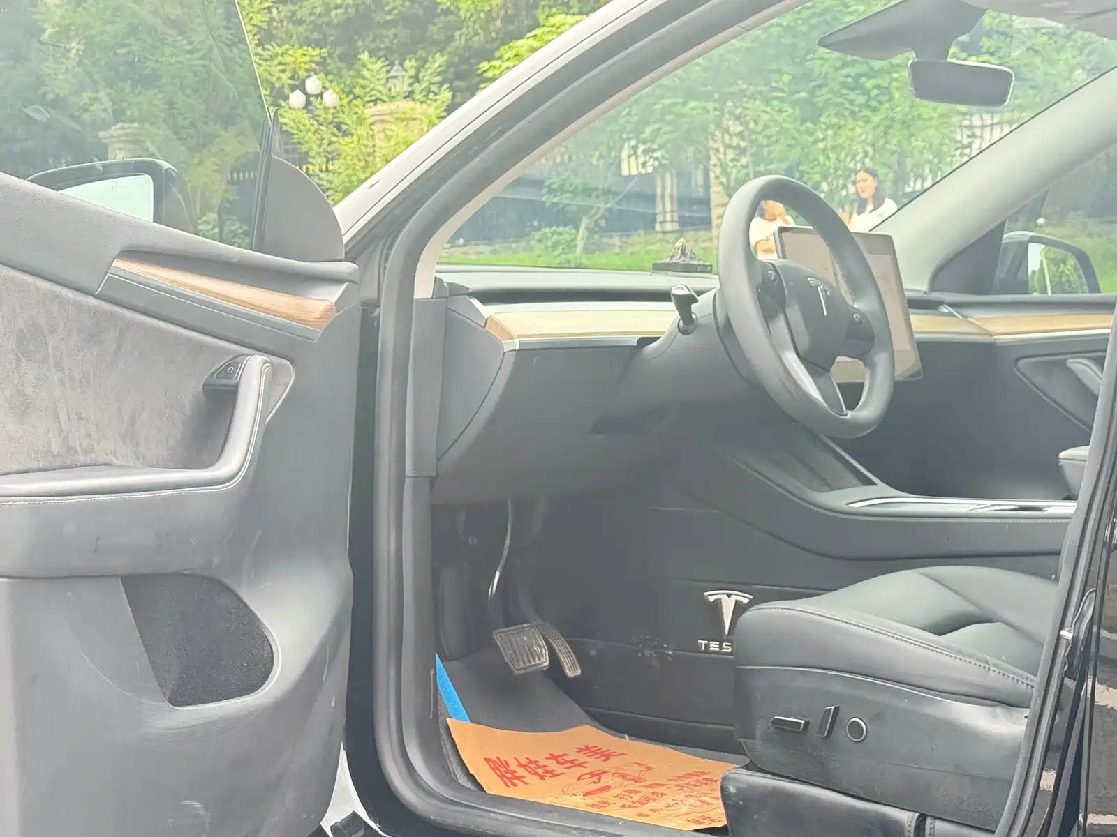 Photo 10 - Tesla Model Y