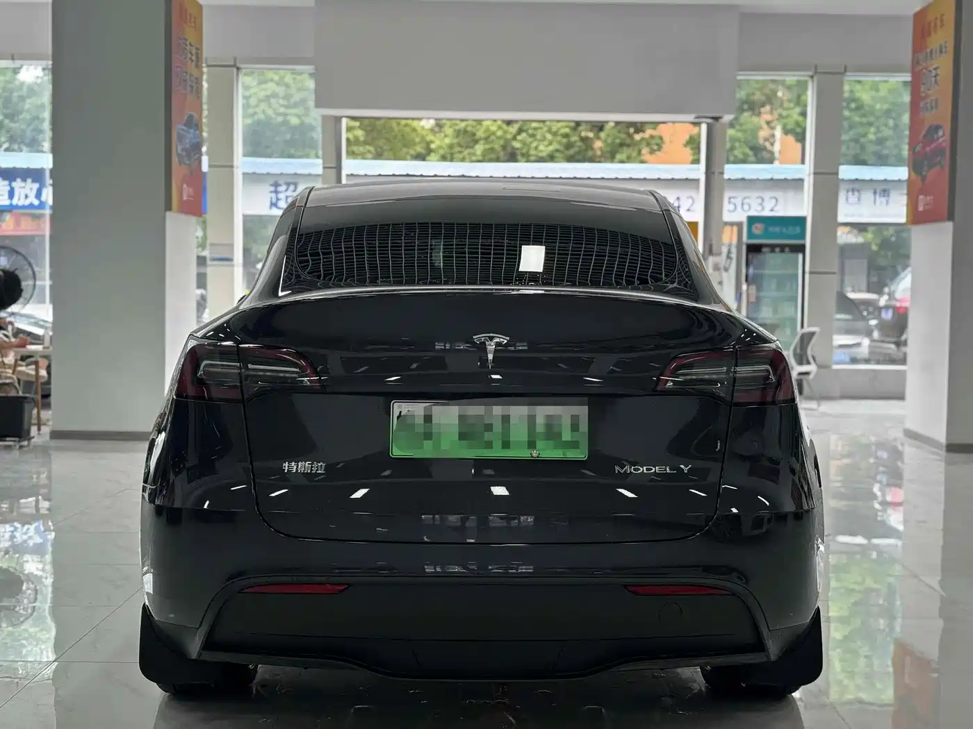 TESLA MODEL Y