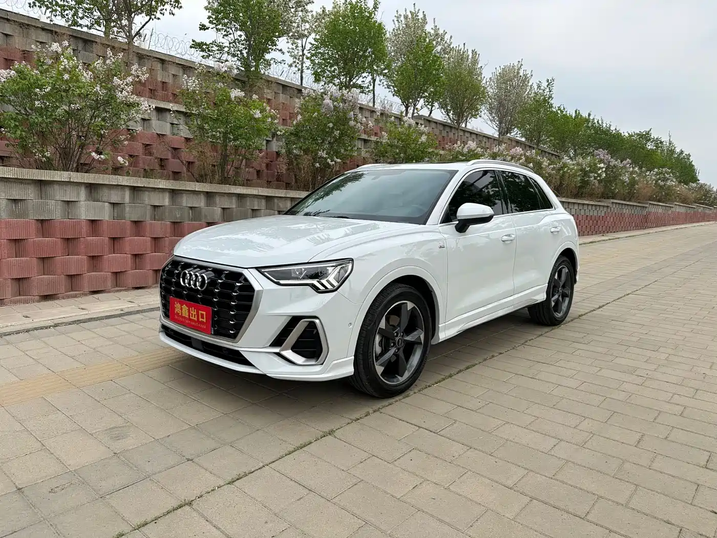 AUDI Q3