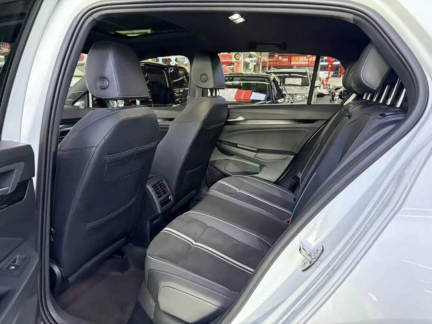 Volkswagen Golf 2021 280TSI DSG R-Line фото 9