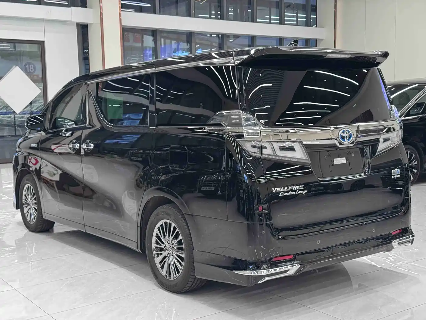 Toyota Vellfire 2021 Crown Hybrid 2.5L HV Supreme Edition фото 9