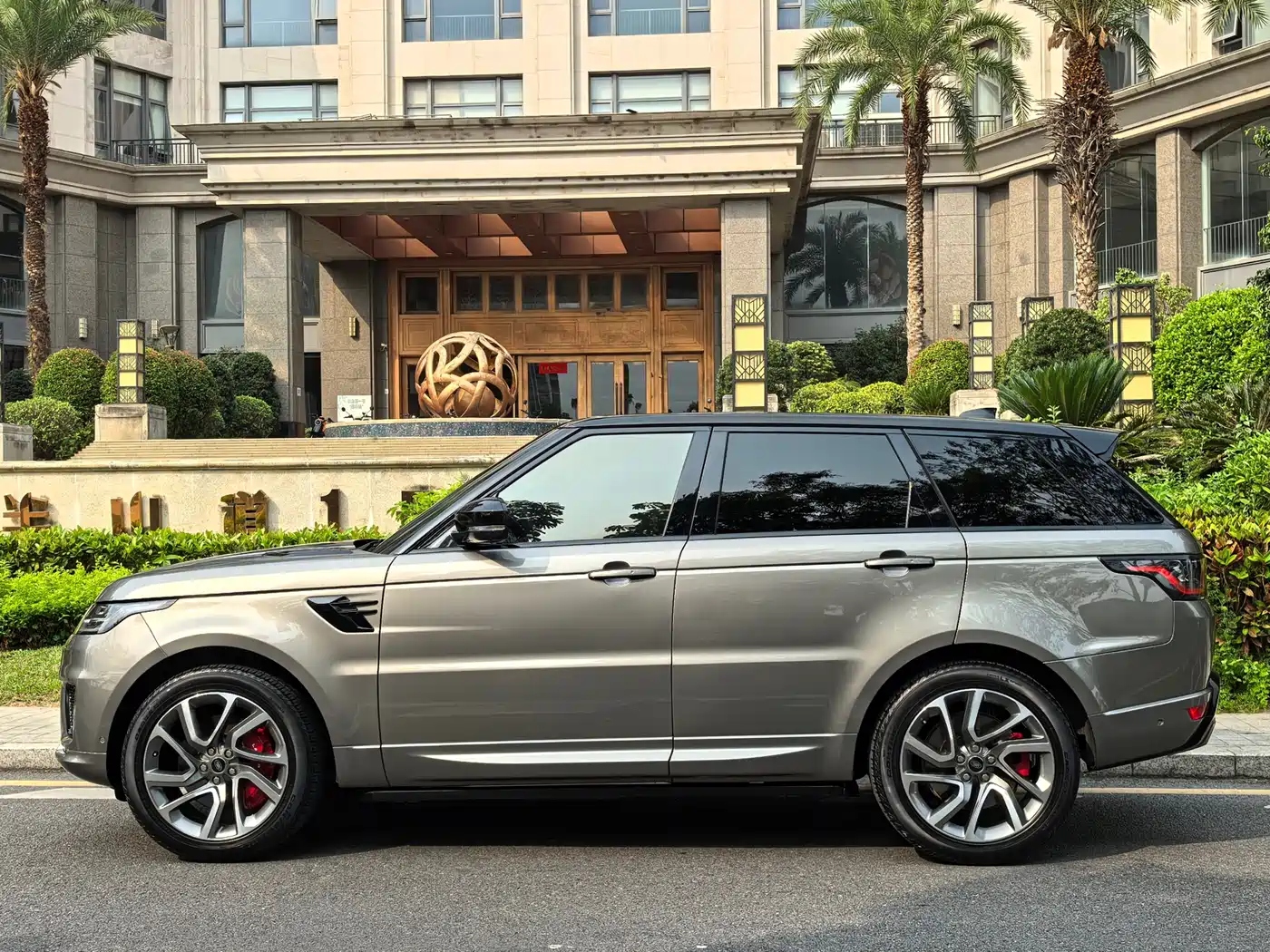 Land Rover Range Rover Sport 2018 3.0 SC V6 Fashion Genesis DYNAMIC фото 4