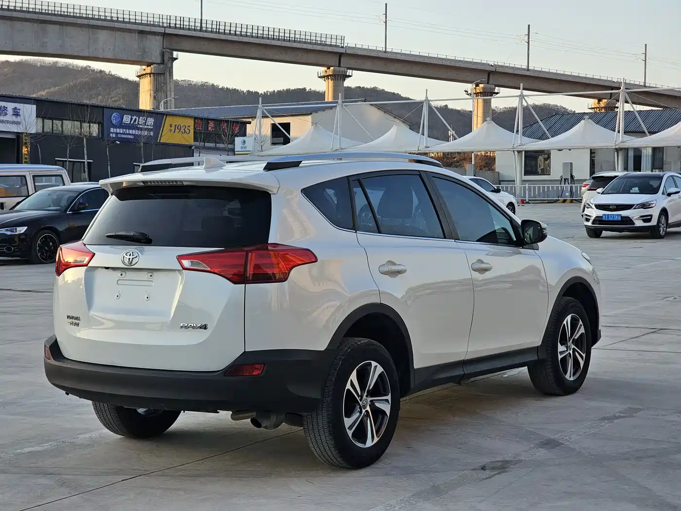 Toyota RAV4 Rongfang 2015 2.0L CVT 2WD Trend Edition фото 6
