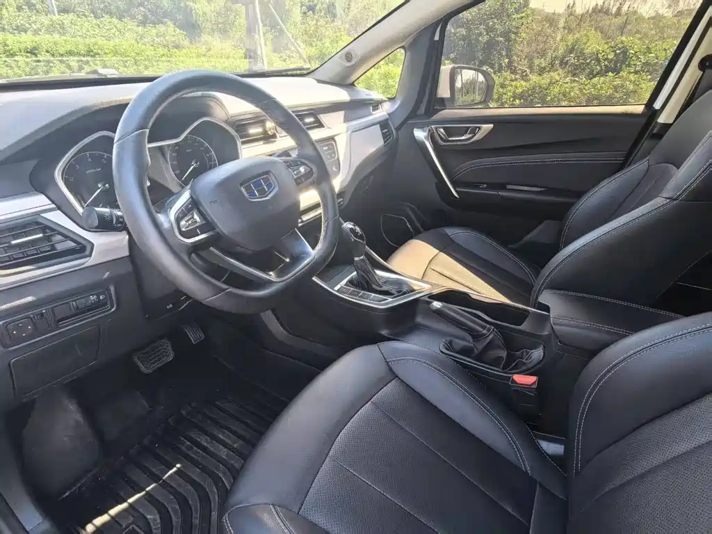 Фото 11 - Geely Vision X3
