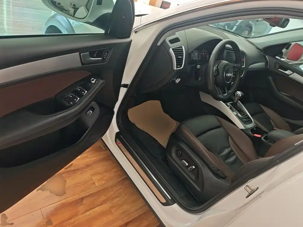Audi Q5 2018 2017 Plus 40 TFSI Technology