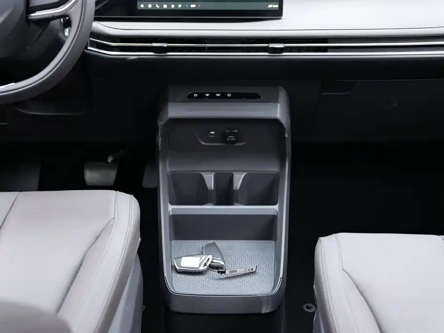 SAIC MAXUS EVERYONE 7