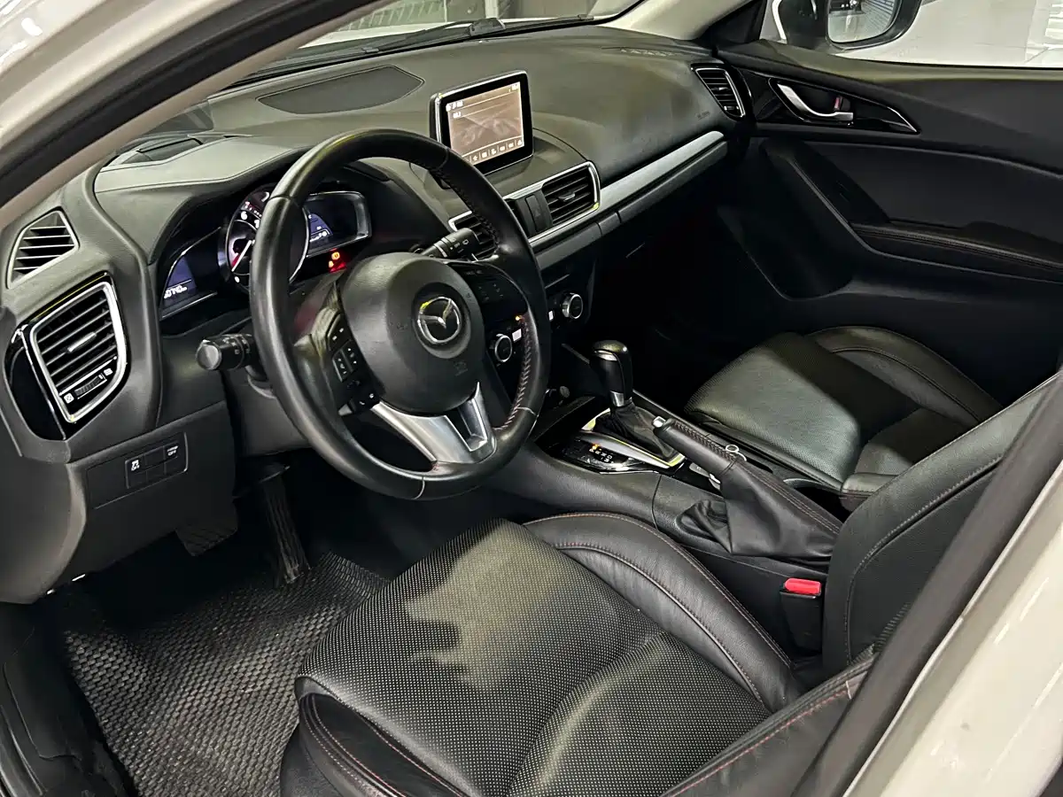 Фото 5 - Mazda Mazda 3