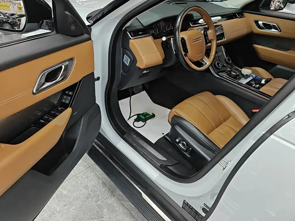 Фото 16 - Land Rover Range Rover Velar