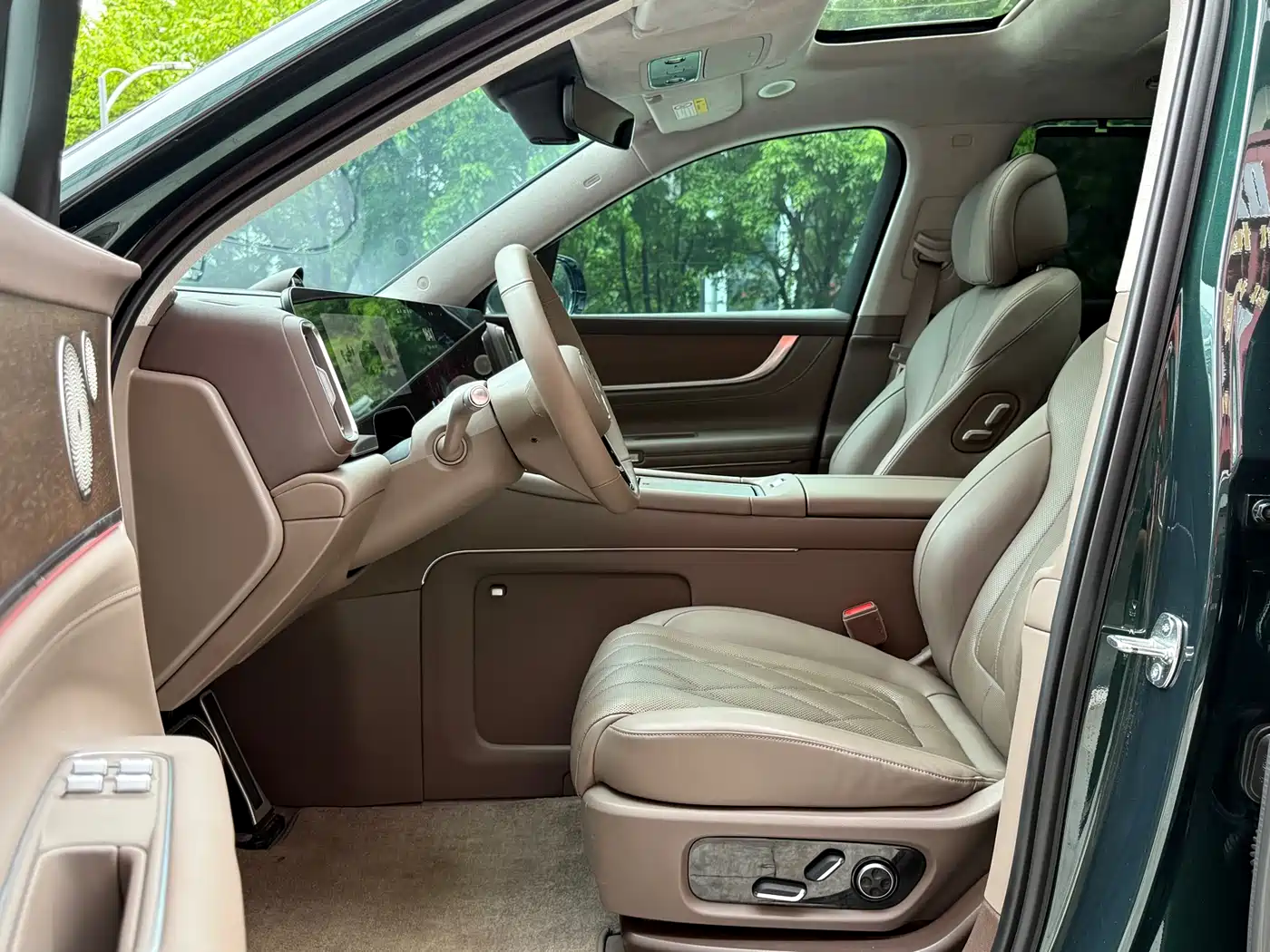AITO Wenjie AITO M9 2024 Range Extender Max Edition 42kWh 6-seater фото 8