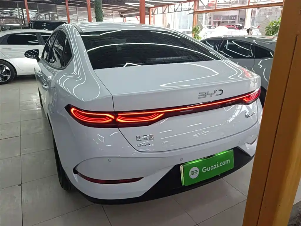 BYD Qin PLUS 2025 DM-i Smart Drive 55KM Leader фото 6