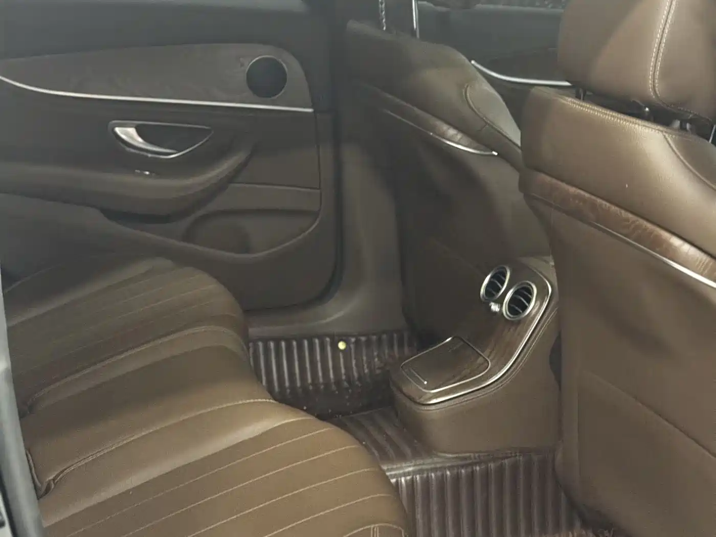 Mercedes-Benz E-Class 2023 E 260 L фото 9