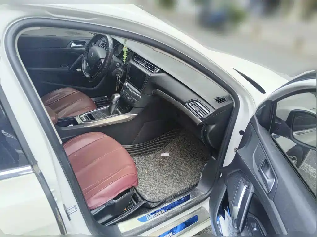 Photo 13 - Peugeot 408