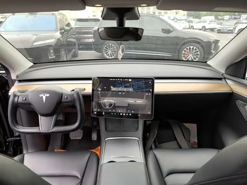 Фото 10 - Tesla Model Y