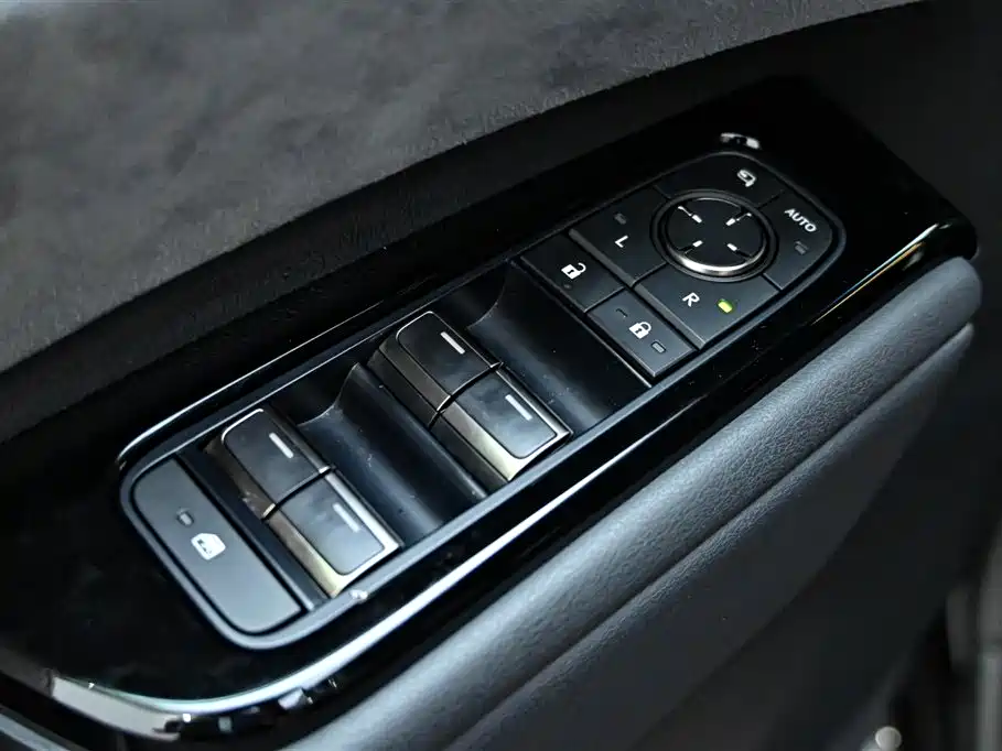 Lexus LM 2023 500h 6-Seater Prestige Edition фото 20