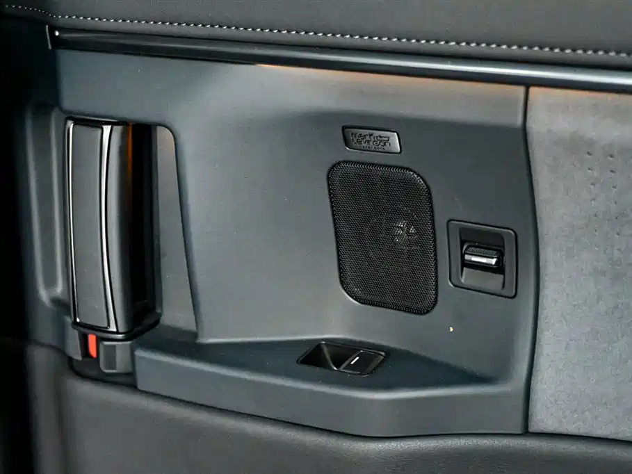 Lexus LM 2023 500h 6-Seater Prestige Edition фото 30